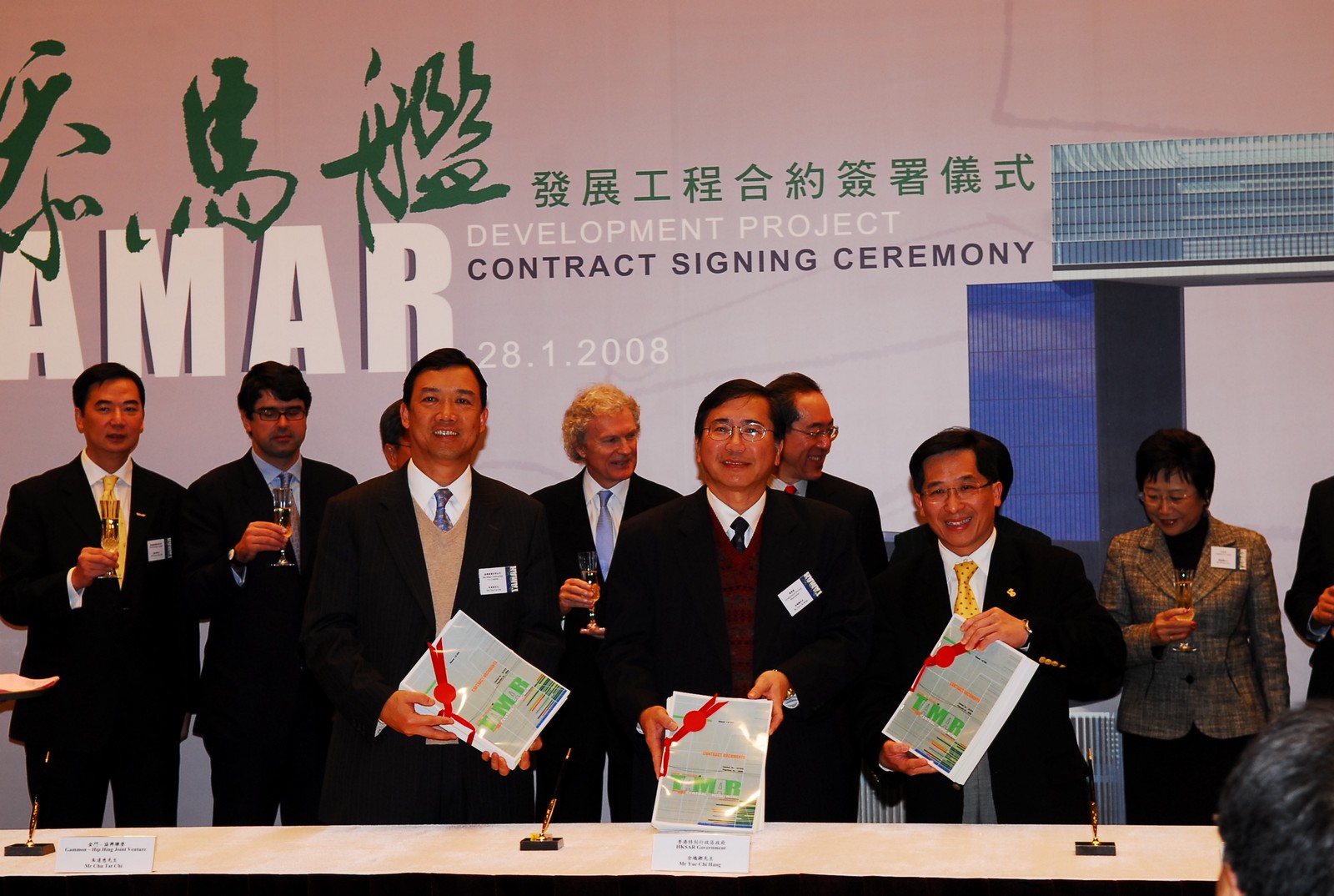 (From the left) Mr. Chu Tat-chi, Managing Director of Hip Hing Construction; Dr. Tong Yuk-lun; and Director of Architectural Services; Thomas Ho, Director of Gammon-Hip Hing Joint Venture